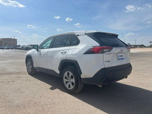 Used 2022 Toyota RAV4 LE FWD image 2