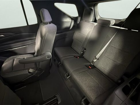Used 2024 Chevrolet Traverse LT image 27