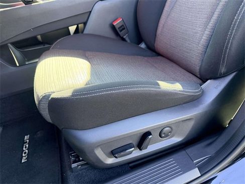 Used 2022 Nissan Rogue SV image 15