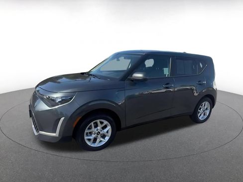 Used 2025 Kia Soul LX w/ LX Technology Package FWD image 8