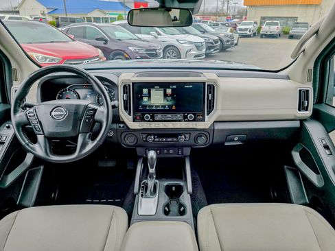 Used 2025 Nissan Frontier SV w/ SV Convenience Package RWD image 12