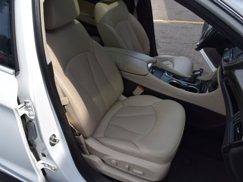 Used 2020 Buick Envision Essence w/ Experience Buick Package FWD image 40