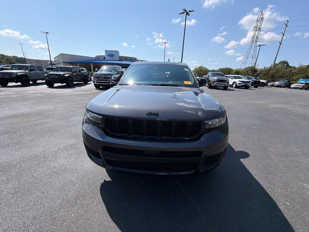 Used 2025 Jeep Grand Cherokee L Altitude AWD/4WD image 24
