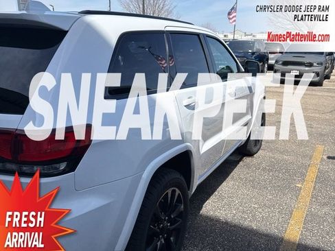 Used 2020 Jeep Grand Cherokee Altitude image 11