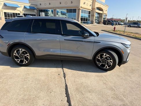 Used 2025 Lincoln Nautilus Premier w/ Equipment Group 102A AWD/4WD image 17