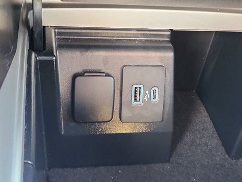 Used 2023 Ford Explorer XLT w/ Equipment Group 202A image 20