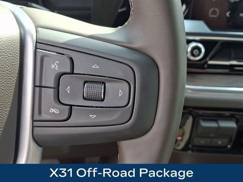 Used 2025 GMC Sierra 2500 SLT w/ SLT Premium Package image 8