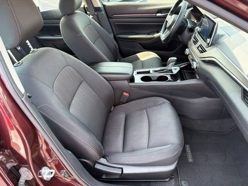 Used 2024 Nissan Altima 2.5 SV FWD image 25