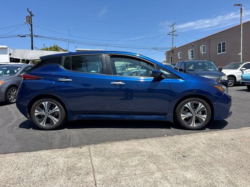 Used 2020 Nissan Leaf SV w/ SV Technology Package FWD image 5