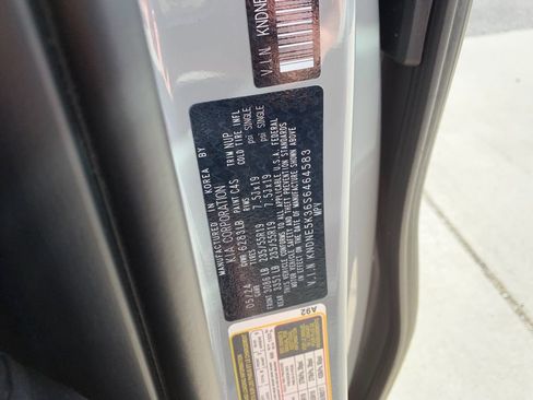 Used 2025 Kia Carnival SX w/ SX Dark Edition Package FWD image 38