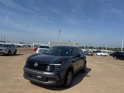 Used 2025 Nissan Kicks S AWD/4WD image 8