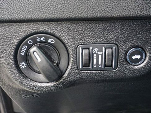 Used 2023 Dodge Charger SXT image 39