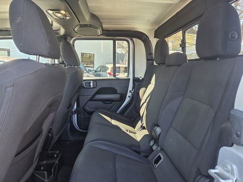 Used 2023 Jeep Gladiator Overland image 21