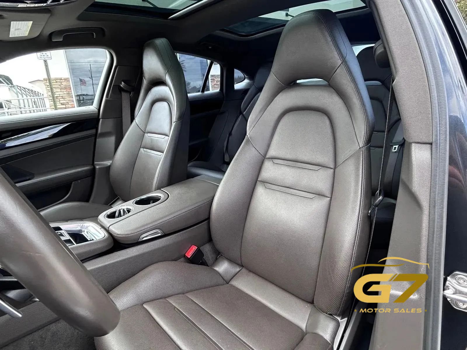 Used 2018 Porsche Panamera RWD image 32