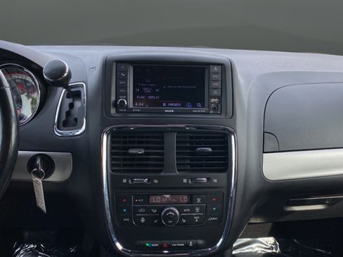 Used 2019 Dodge Grand Caravan GT FWD image 12