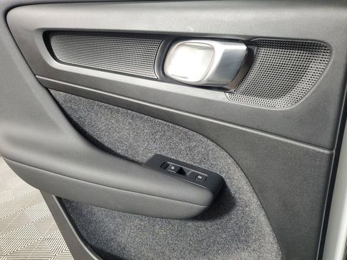 Certified 2025 Volvo XC40 B5 Core image 18