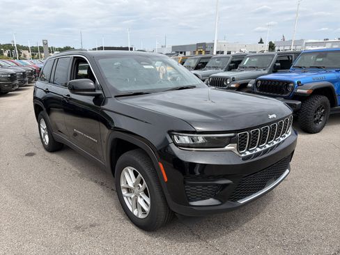Certified 2024 Jeep Grand Cherokee Laredo X w/ Luxury Tech Group I AWD/4WD image 12