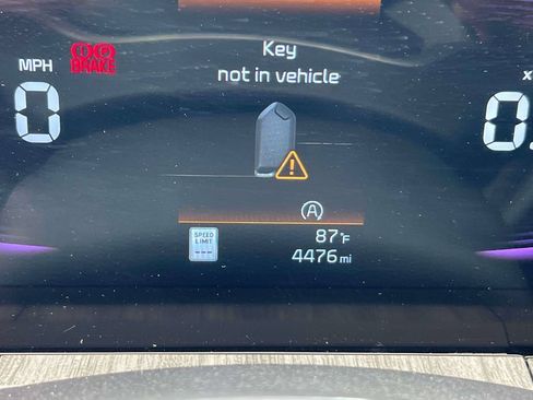 Used 2025 Kia Telluride EX w/ EX Captain's Chair Package AWD/4WD image 27