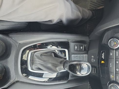 Used 2019 Nissan Rogue SL w/ Premium Package image 26