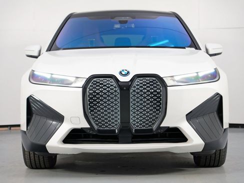 Used 2024 BMW iX xDrive50 w/ Premium Package image 7