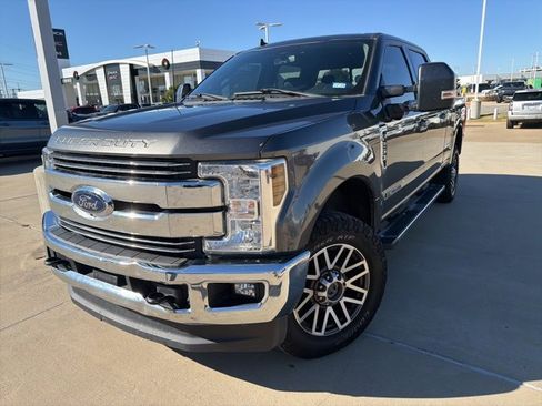 Used 2019 Ford F250 Lariat w/ Lariat Value Package image 2