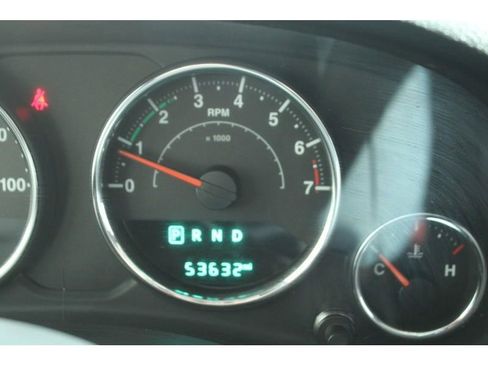 Used 2018 Jeep Wrangler Sahara w/ Connectivity Group image 23