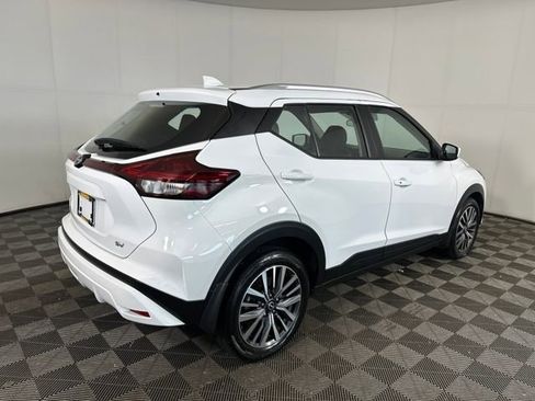 Used 2024 Nissan Kicks SV image 3