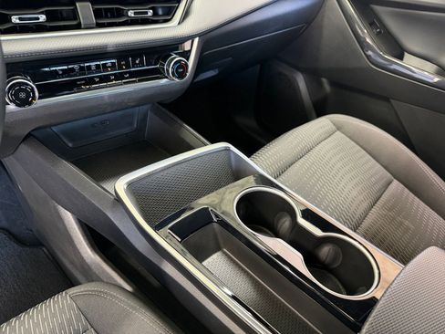 Used 2025 Chevrolet Equinox LT image 40