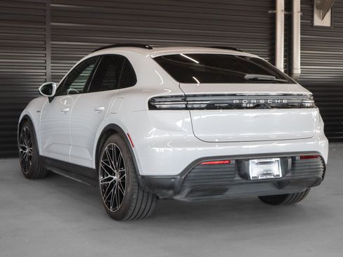 Certified 2025 Porsche Macan 4 Electric AWD/4WD image 3