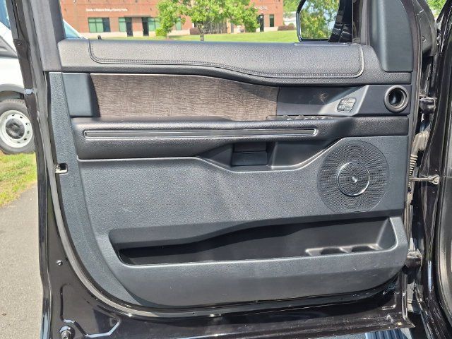 Used 2020 Ford Expedition Limited AWD/4WD image 19
