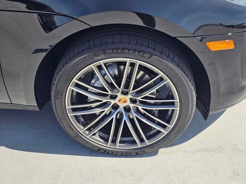 Used 2023 Porsche Macan AWD/4WD image 9