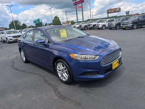 Used 2013 Ford Fusion SE FWD image 2