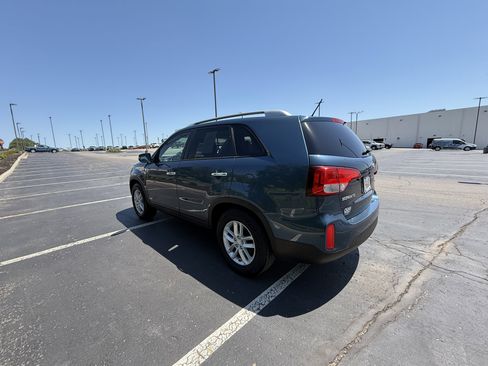 Used 2014 Kia Sorento LX AWD/4WD image 10