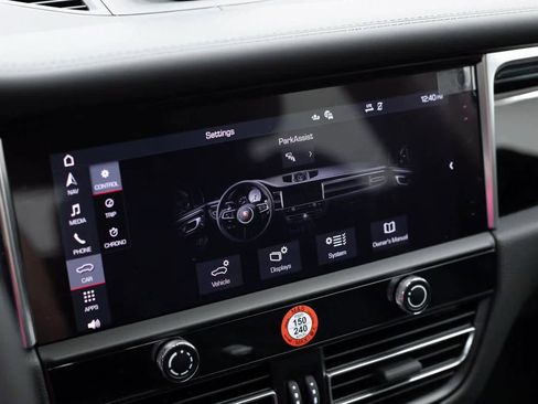 Certified 2025 Porsche Macan Turbo image 15