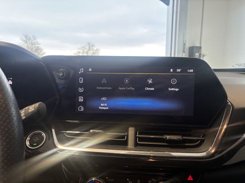 Used 2025 Chevrolet Trax RS w/ Sunroof Package image 12