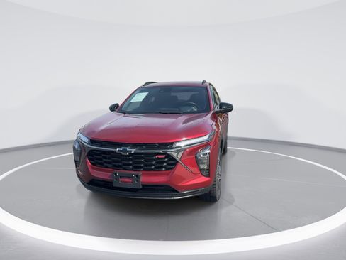 Used 2025 Chevrolet Trax RS w/ Driver Confidence Package image 3