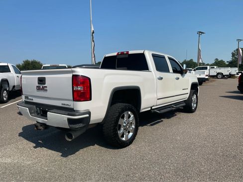 Used 2019 GMC Sierra 2500 Denali w/ Duramax Plus Package AWD/4WD image 4