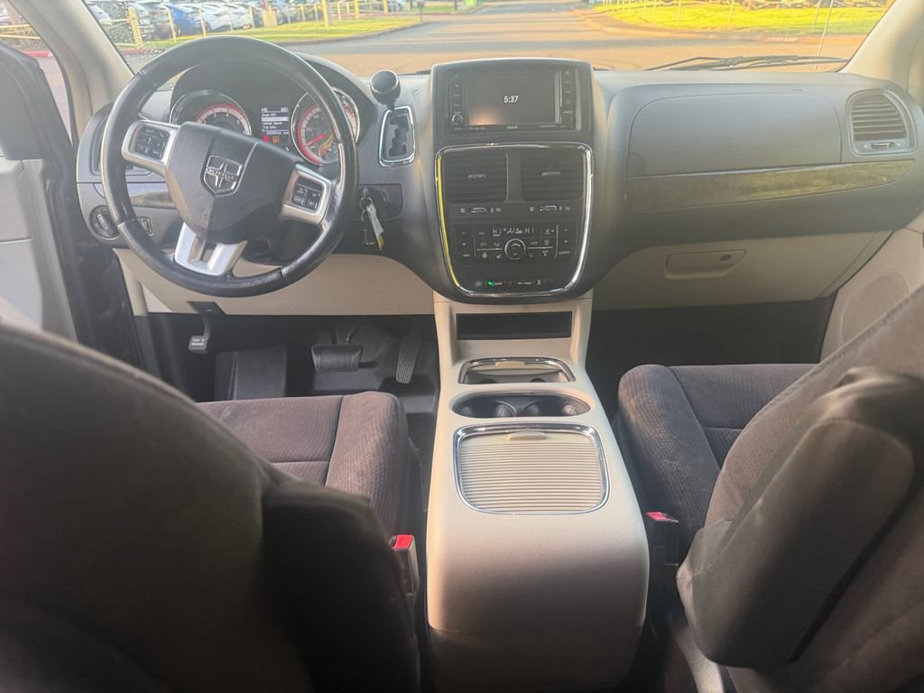 Used 2011 Dodge Grand Caravan Crew w/ Entertainment Group 1 FWD image 21