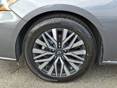 Used 2025 Nissan Altima 2.5 SV FWD image 8