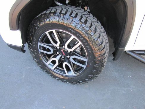 Used 2023 GMC Sierra 1500 AT4 w/ Technology Package image 39