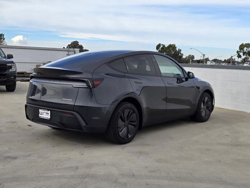 Used 2026 Tesla Model Y Long Range image 4
