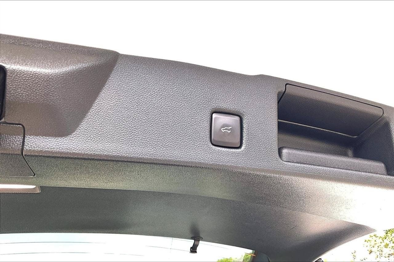 Used 2024 Ford Escape ST-Line Select AWD/4WD image 37