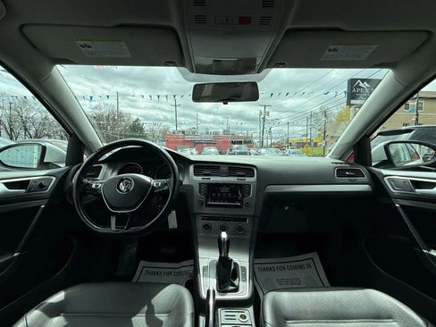 Used 2015 Volkswagen Golf S image 43