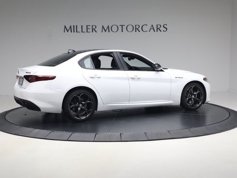Used 2023 Alfa Romeo Giulia Estrema AWD/4WD image 8