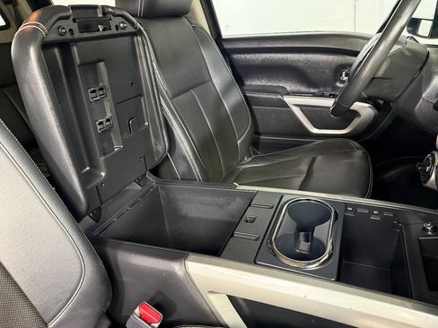 Used 2018 Nissan Titan PRO-4X w/ Pro-4x Convenience Package AWD/4WD image 33
