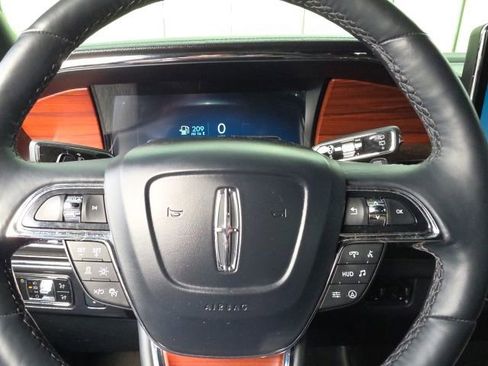 Used 2024 Lincoln Navigator Reserve AWD/4WD image 4