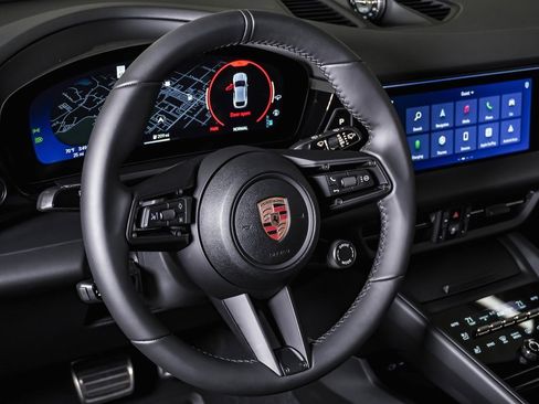 New 2025 Porsche Macan 4S Electric image 18