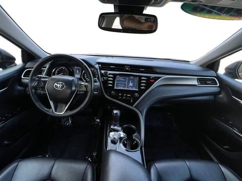 Used 2018 Toyota Camry SE w/ Convenience Package FWD image 11