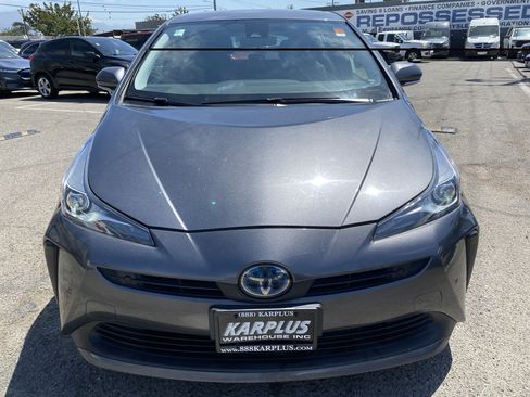 Used 2021 Toyota Prius LE FWD image 3