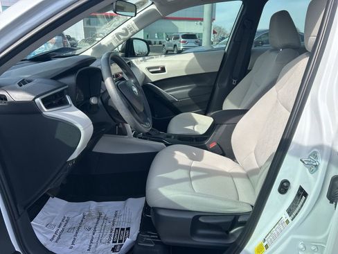 Used 2024 Toyota Corolla Cross L image 2